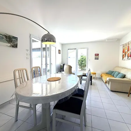 La Maison Des Fonds Blancs بيت للعطل